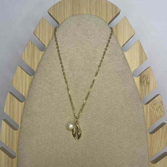 Collier coquillage et sa perle